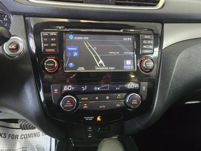 2016 Nissan Rogue SV   - Photo 19 - Hamilton, OH 45015