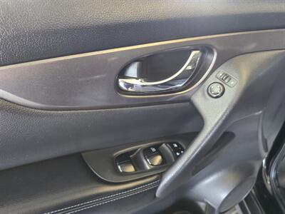 2016 Nissan Rogue SV   - Photo 15 - Hamilton, OH 45015