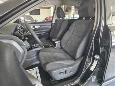 2016 Nissan Rogue SV   - Photo 7 - Hamilton, OH 45015