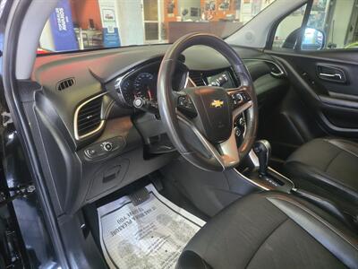 2021 Chevrolet Trax LT   - Photo 8 - Hamilton, OH 45015