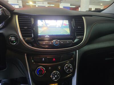 2021 Chevrolet Trax LT   - Photo 22 - Hamilton, OH 45015