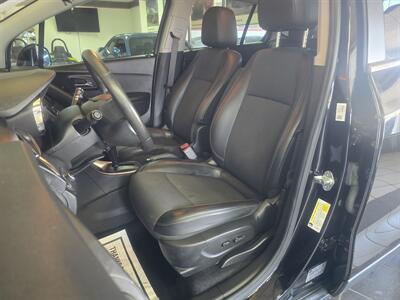 2021 Chevrolet Trax LT   - Photo 9 - Hamilton, OH 45015