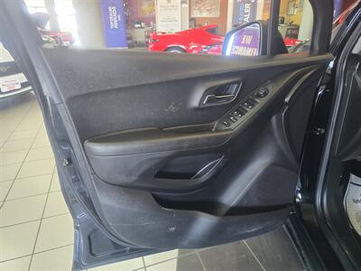 2021 Chevrolet Trax LT   - Photo 7 - Hamilton, OH 45015