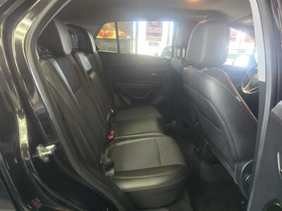 2021 Chevrolet Trax LT   - Photo 15 - Hamilton, OH 45015