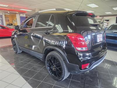 2021 Chevrolet Trax LT   - Photo 6 - Hamilton, OH 45015