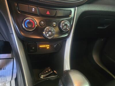 2021 Chevrolet Trax LT   - Photo 19 - Hamilton, OH 45015