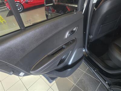 2021 Chevrolet Trax LT   - Photo 10 - Hamilton, OH 45015