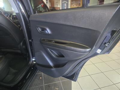 2021 Chevrolet Trax LT   - Photo 14 - Hamilton, OH 45015