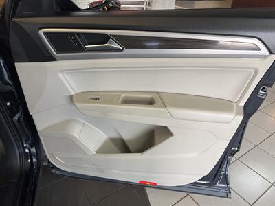 2018 Volkswagen Atlas V6 SE 4Motion   - Photo 28 - Hamilton, OH 45015