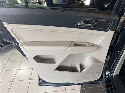 2018 Volkswagen Atlas V6 SE 4Motion   - Photo 21 - Hamilton, OH 45015