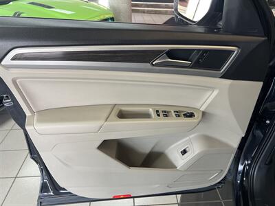 2018 Volkswagen Atlas V6 SE 4Motion   - Photo 18 - Hamilton, OH 45015