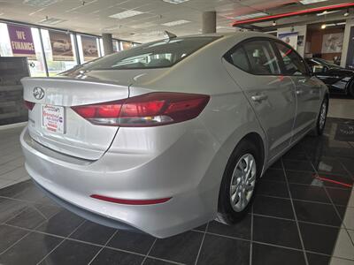 2017 Hyundai Elantra SE 4DR SEDAN   - Photo 4 - Hamilton, OH 45015