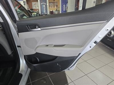 2017 Hyundai Elantra SE 4DR SEDAN   - Photo 15 - Hamilton, OH 45015