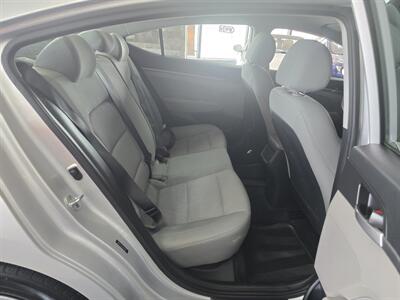 2017 Hyundai Elantra SE 4DR SEDAN   - Photo 16 - Hamilton, OH 45015