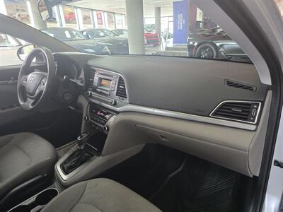 2017 Hyundai Elantra SE 4DR SEDAN   - Photo 13 - Hamilton, OH 45015