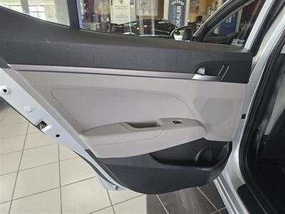 2017 Hyundai Elantra SE 4DR SEDAN   - Photo 10 - Hamilton, OH 45015