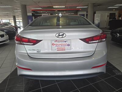 2017 Hyundai Elantra SE 4DR SEDAN   - Photo 5 - Hamilton, OH 45015