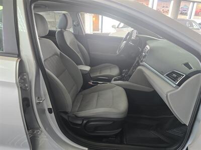 2017 Hyundai Elantra SE 4DR SEDAN   - Photo 14 - Hamilton, OH 45015