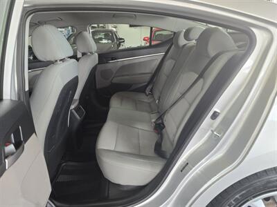 2017 Hyundai Elantra SE 4DR SEDAN   - Photo 11 - Hamilton, OH 45015