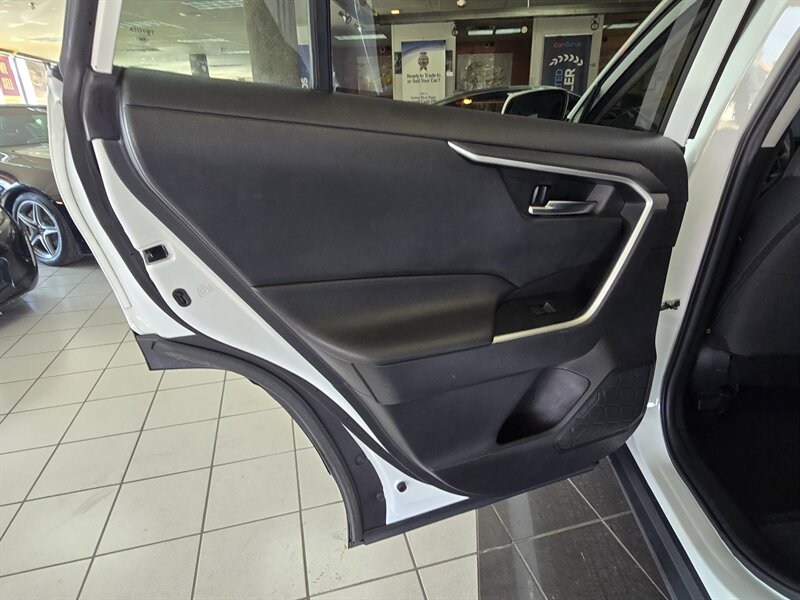 2021 Toyota RAV4 XLE 4DR SUV - Photo 10 - Hamilton, OH 45015