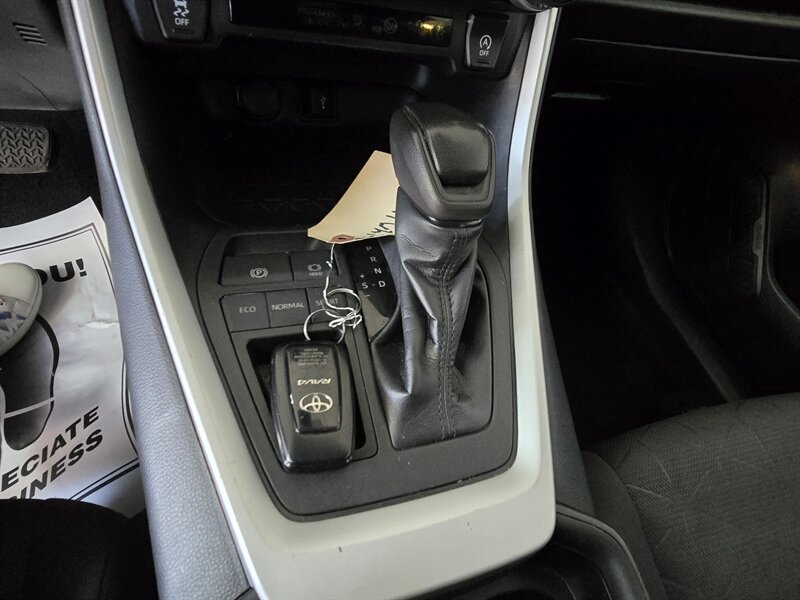 2021 Toyota RAV4 XLE 4DR SUV - Photo 19 - Hamilton, OH 45015