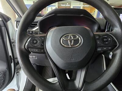 2021 Toyota RAV4 XLE 4DR SUV - Photo 27 - Hamilton, OH 45015