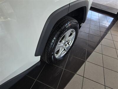 2021 Toyota RAV4 XLE 4DR SUV - Photo 33 - Hamilton, OH 45015