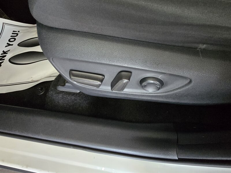 2021 Toyota RAV4 XLE 4DR SUV - Photo 18 - Hamilton, OH 45015