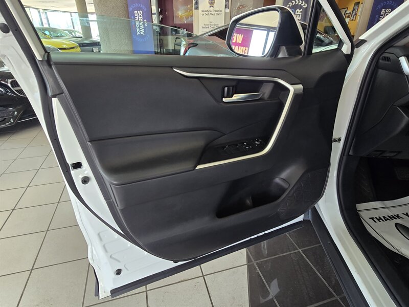 2021 Toyota RAV4 XLE 4DR SUV - Photo 7 - Hamilton, OH 45015
