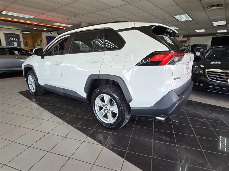 2021 Toyota RAV4 XLE 4DR SUV - Photo 6 - Hamilton, OH 45015