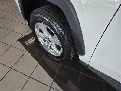 2021 Toyota RAV4 XLE 4DR SUV - Photo 34 - Hamilton, OH 45015