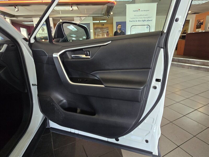 2021 Toyota RAV4 XLE 4DR SUV - Photo 12 - Hamilton, OH 45015