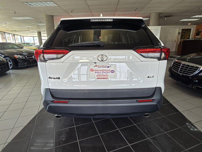2021 Toyota RAV4 XLE 4DR SUV - Photo 5 - Hamilton, OH 45015