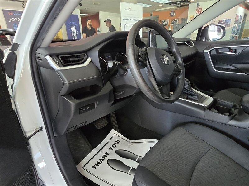 2021 Toyota RAV4 XLE 4DR SUV - Photo 8 - Hamilton, OH 45015