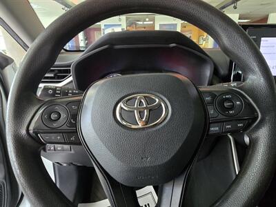 2021 Toyota RAV4 XLE 4DR SUV - Photo 23 - Hamilton, OH 45015