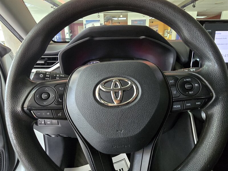 2021 Toyota RAV4 XLE 4DR SUV - Photo 23 - Hamilton, OH 45015