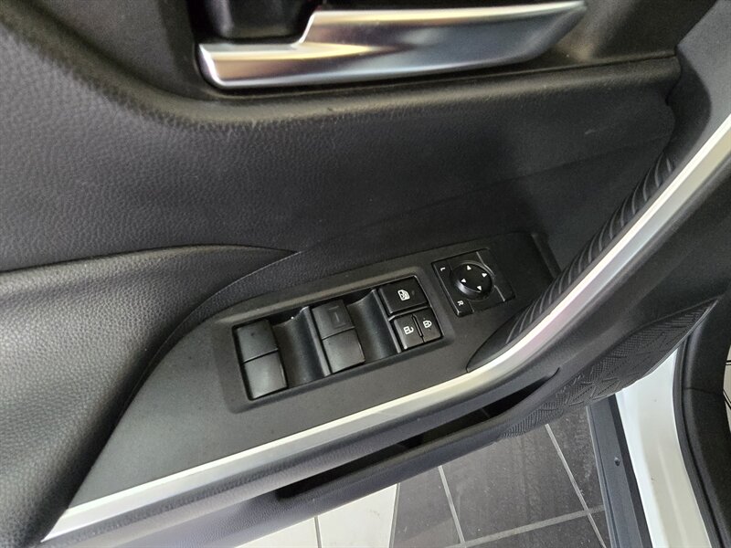 2021 Toyota RAV4 XLE 4DR SUV - Photo 17 - Hamilton, OH 45015