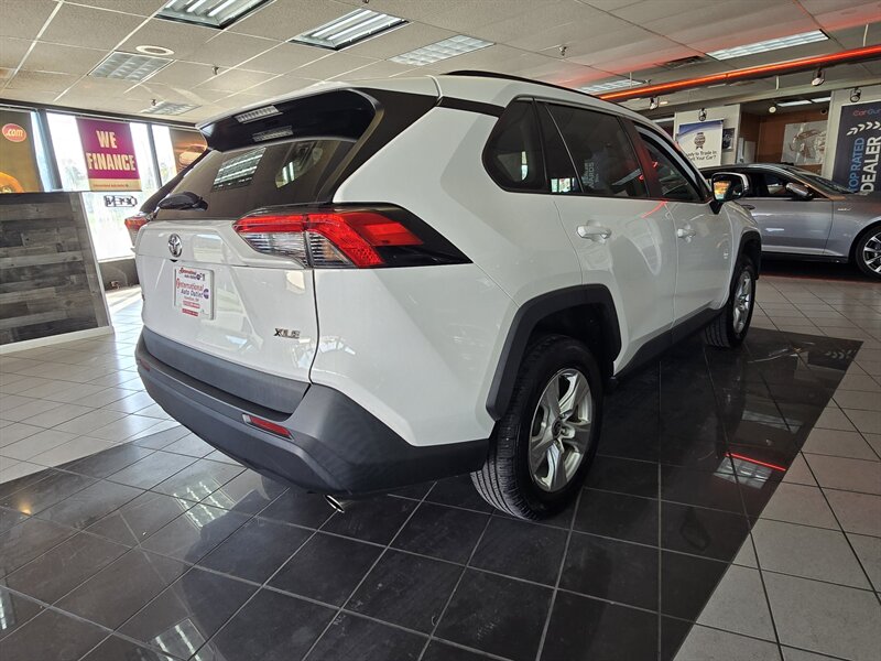 2021 Toyota RAV4 XLE 4DR SUV - Photo 4 - Hamilton, OH 45015
