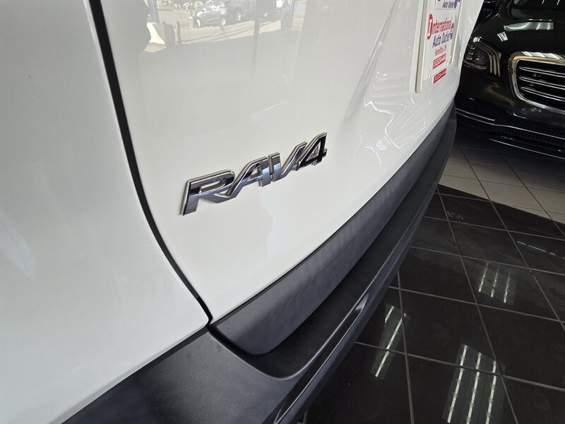 2021 Toyota RAV4 XLE 4DR SUV - Photo 29 - Hamilton, OH 45015