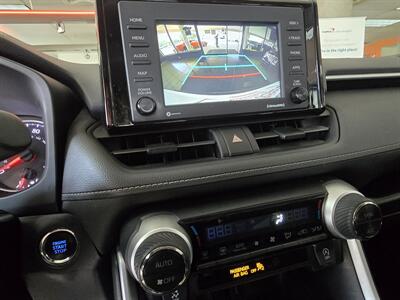 2021 Toyota RAV4 XLE 4DR SUV - Photo 21 - Hamilton, OH 45015