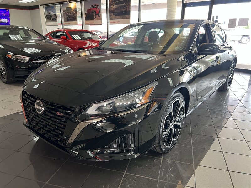 2023 Nissan Altima 2.5 SR - Photo 1 - Hamilton, OH 45015