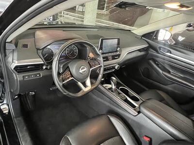 2023 Nissan Altima 2.5 SR   - Photo 10 - Hamilton, OH 45015