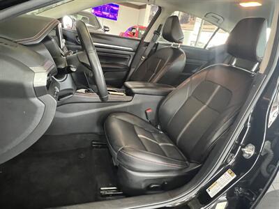 2023 Nissan Altima 2.5 SR   - Photo 9 - Hamilton, OH 45015