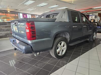 2011 Chevrolet Avalanche LT - Photo 4 - Hamilton, OH 45015