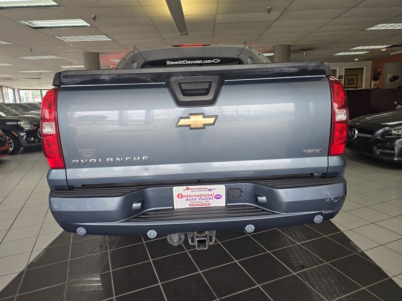 2011 Chevrolet Avalanche LT - Photo 5 - Hamilton, OH 45015