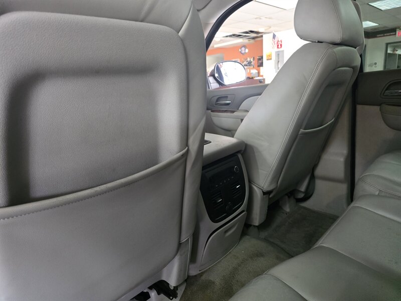 2011 Chevrolet Avalanche LT - Photo 11 - Hamilton, OH 45015