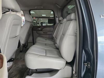 2011 Chevrolet Avalanche LT - Photo 12 - Hamilton, OH 45015