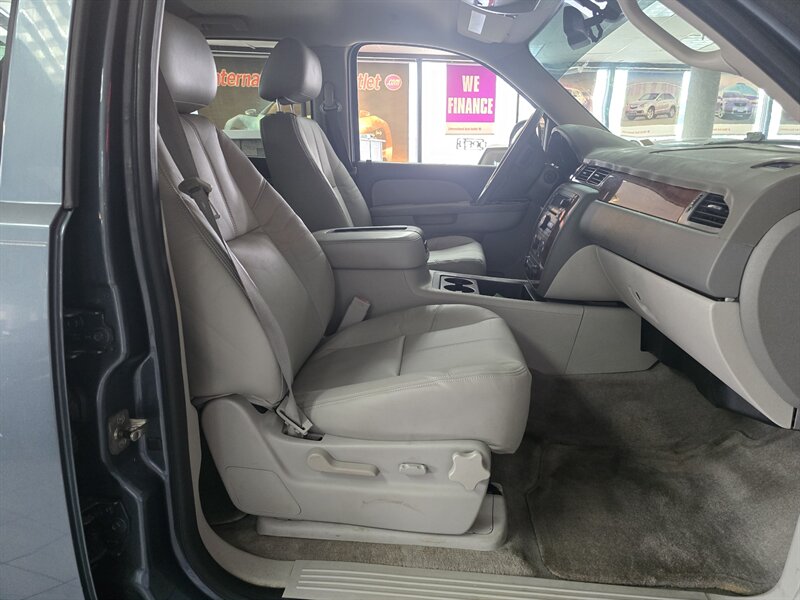 2011 Chevrolet Avalanche LT - Photo 15 - Hamilton, OH 45015
