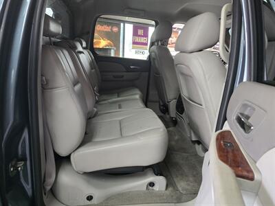 2011 Chevrolet Avalanche LT - Photo 17 - Hamilton, OH 45015