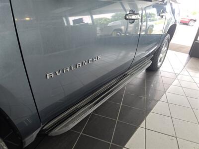 2011 Chevrolet Avalanche LT - Photo 23 - Hamilton, OH 45015